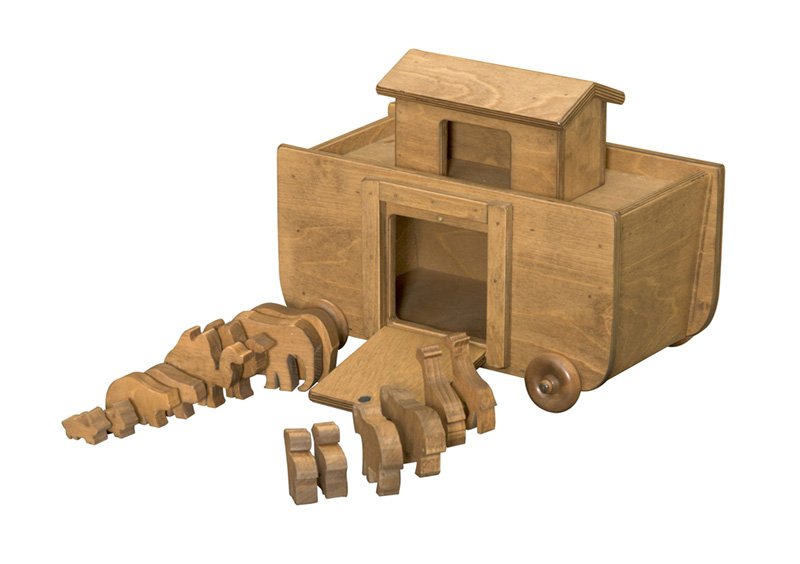 Amish Wooden Noah's Ark Toy with 14 Toy Animals