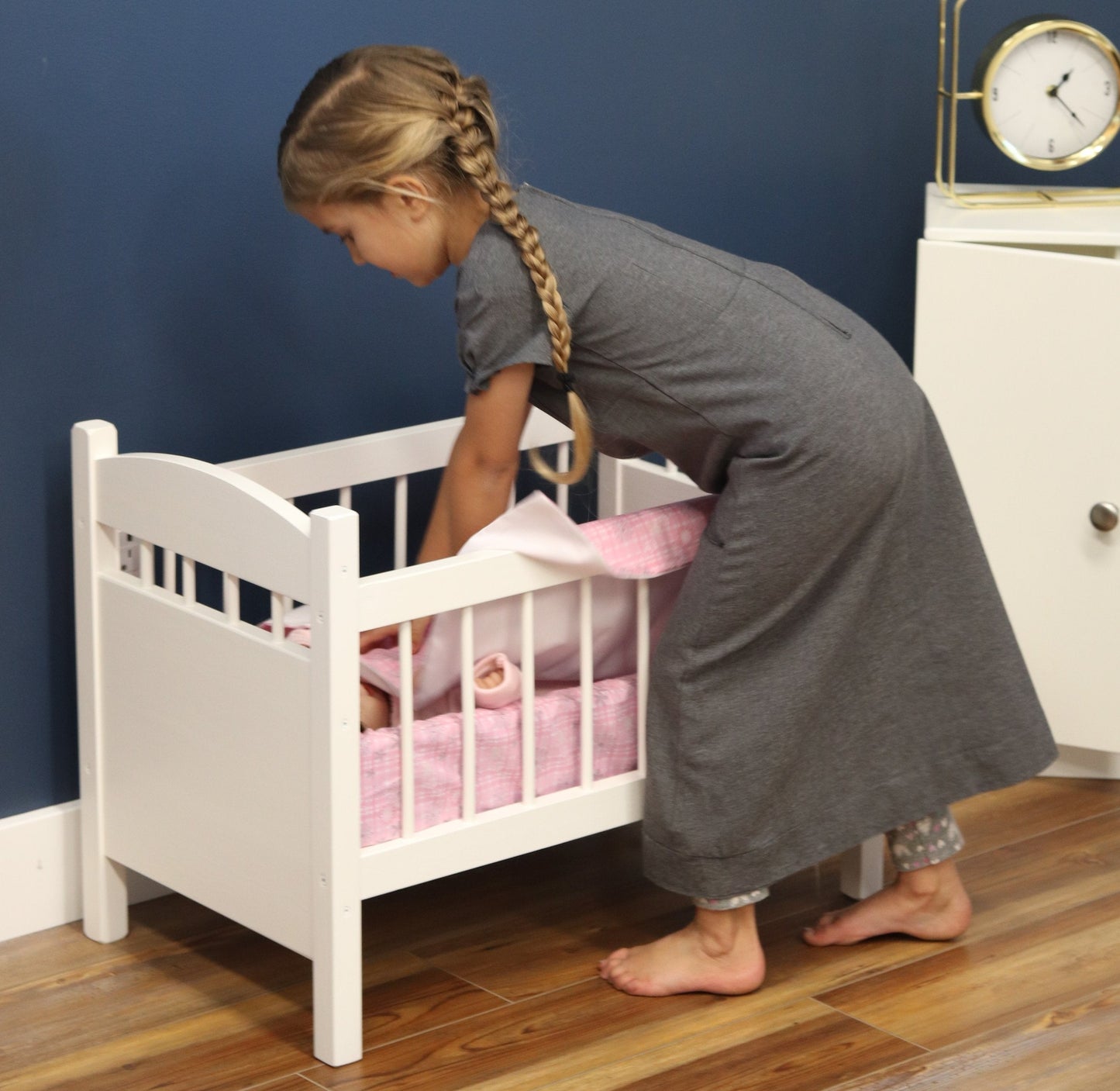 Amish Deluxe Doll Crib with Bedding Designed for 16-20" Dolls Katie's Collection
