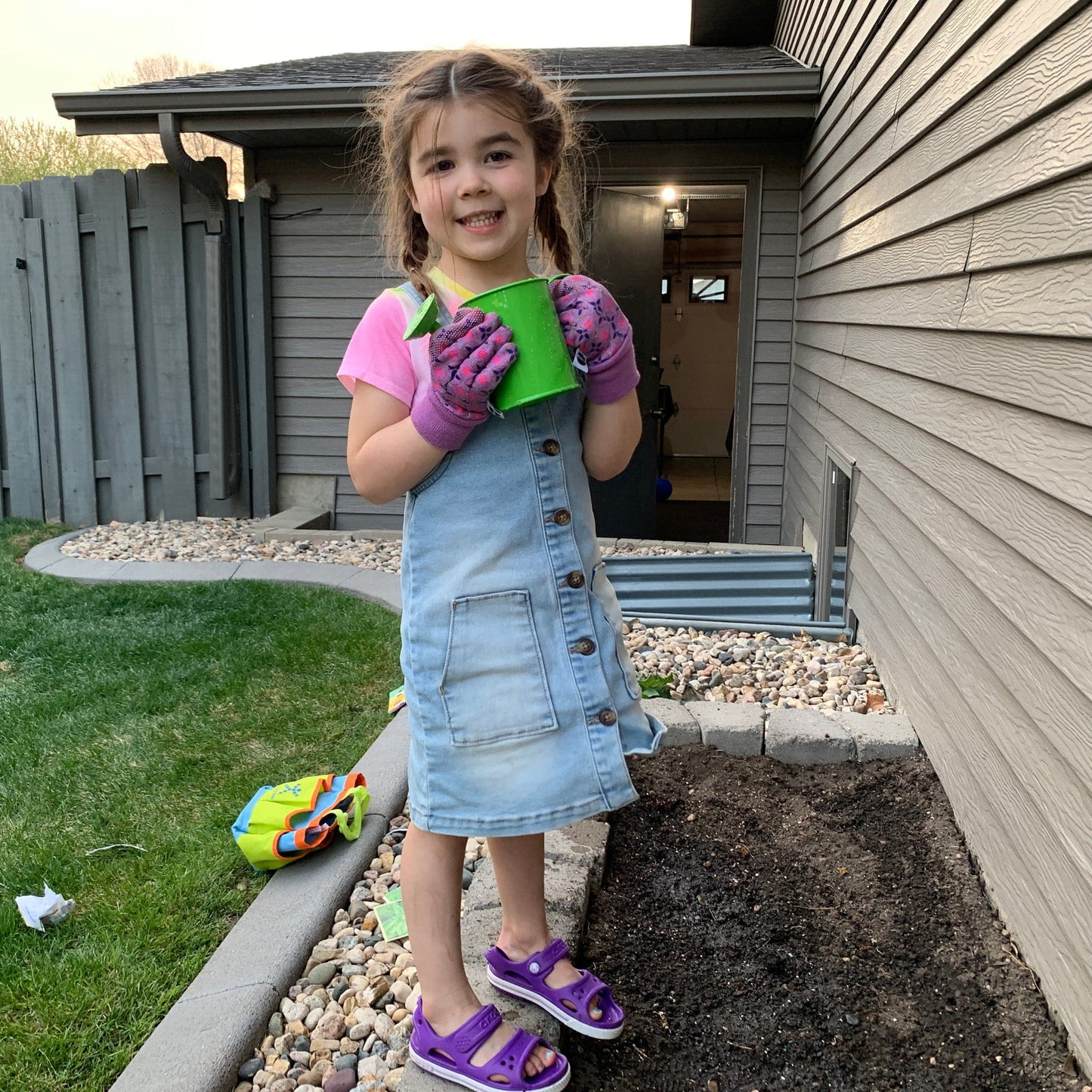 Discovery Toys Jr. Garden Tote & Tool Set