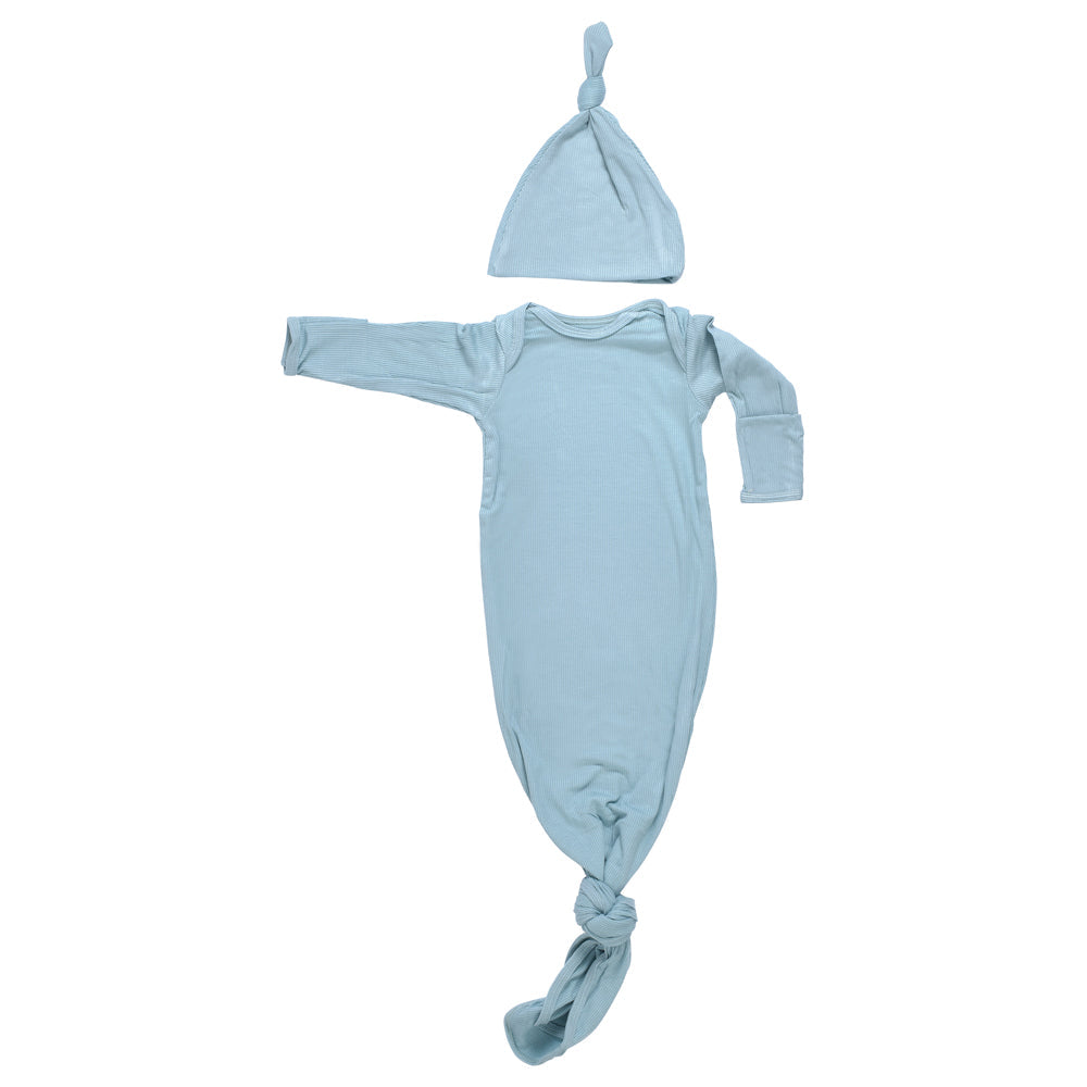 variant:style=Gown & Hat