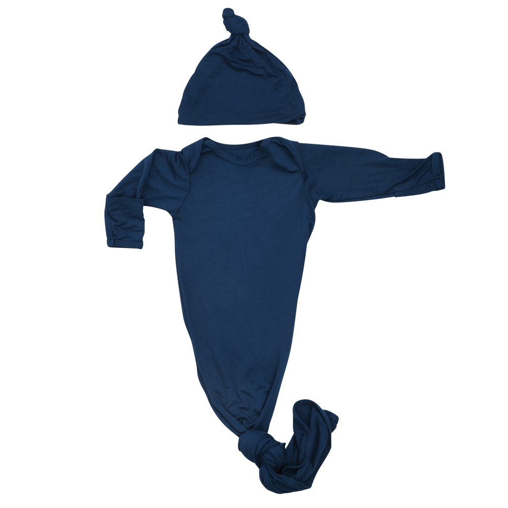 variant:style=Gown & Hat