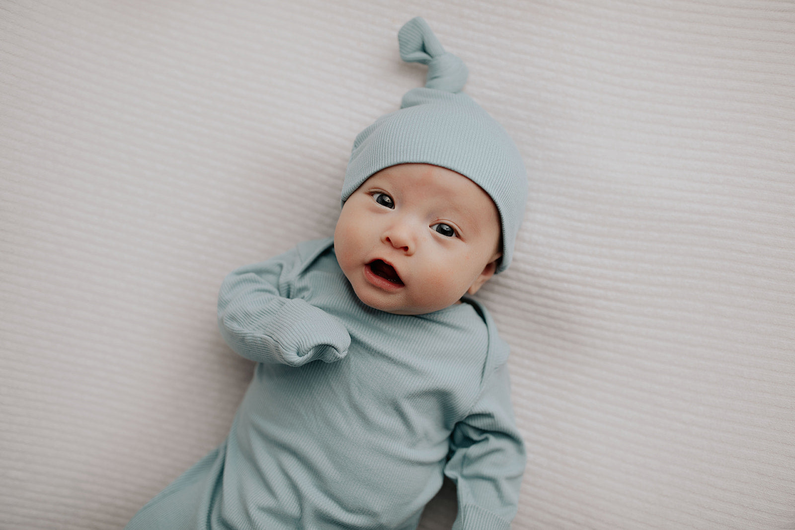 variant:style=Gown & Hat