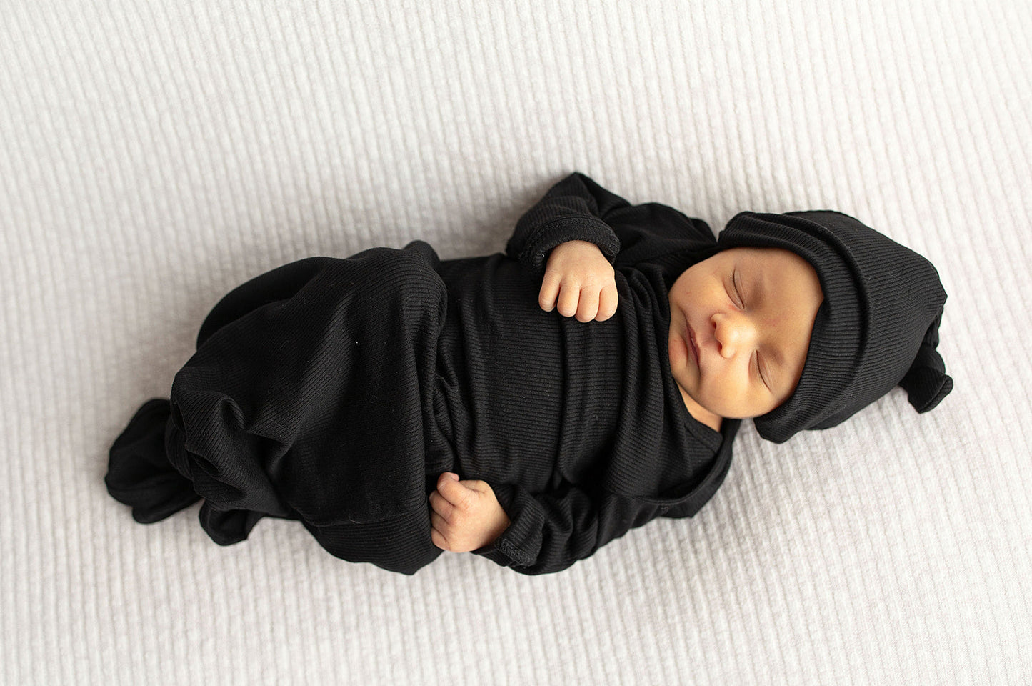 variant:style=Gown & Hat