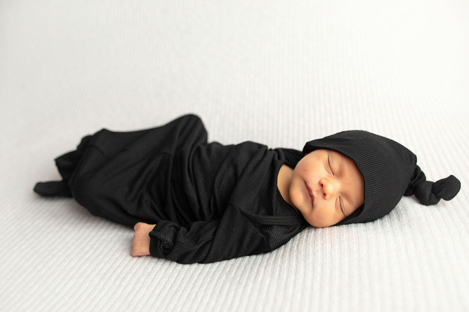 variant:style=Gown & Hat