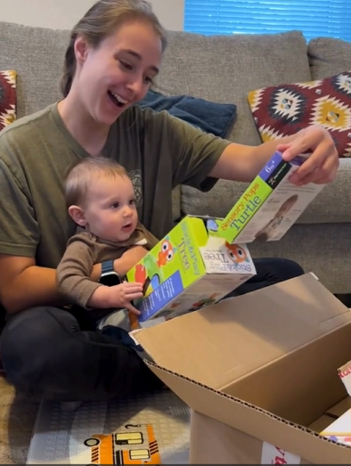 Discovery Toys 6–12 Months Infant Play Pack – Welcome to the World