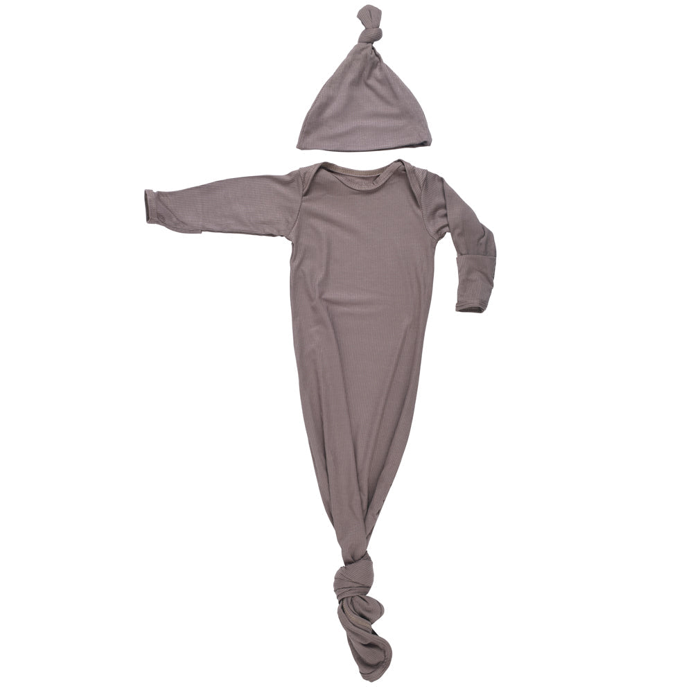 variant:style=Gown & Hat