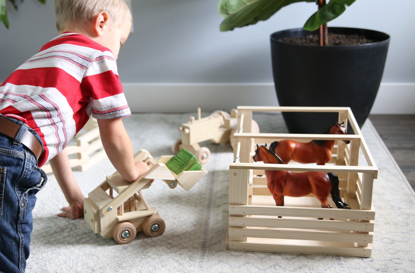 Amish Wooden 2-Stall Horse Stable Toy with Sliding Doors