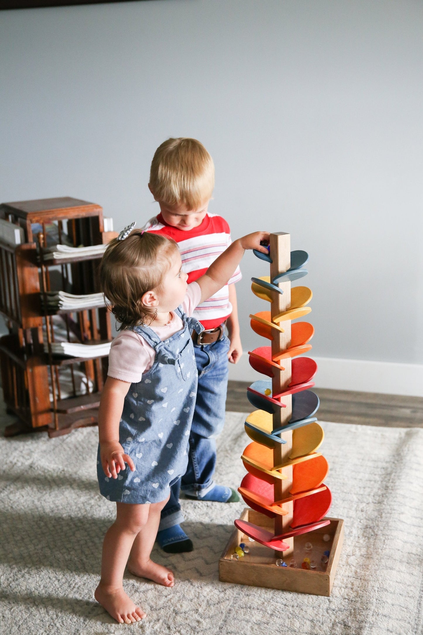 AmishMarble Tree Wooden Toy - Child-Safe Finish - Pack of Marbles Included
