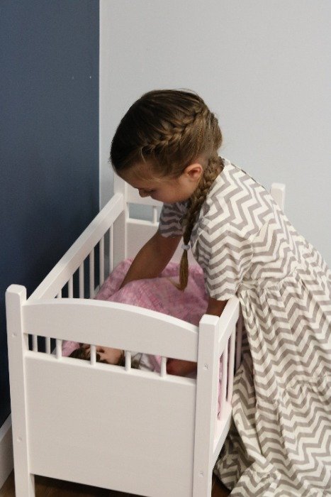 Amish Deluxe Doll Crib with Bedding Designed for 16-20" Dolls Katie's Collection