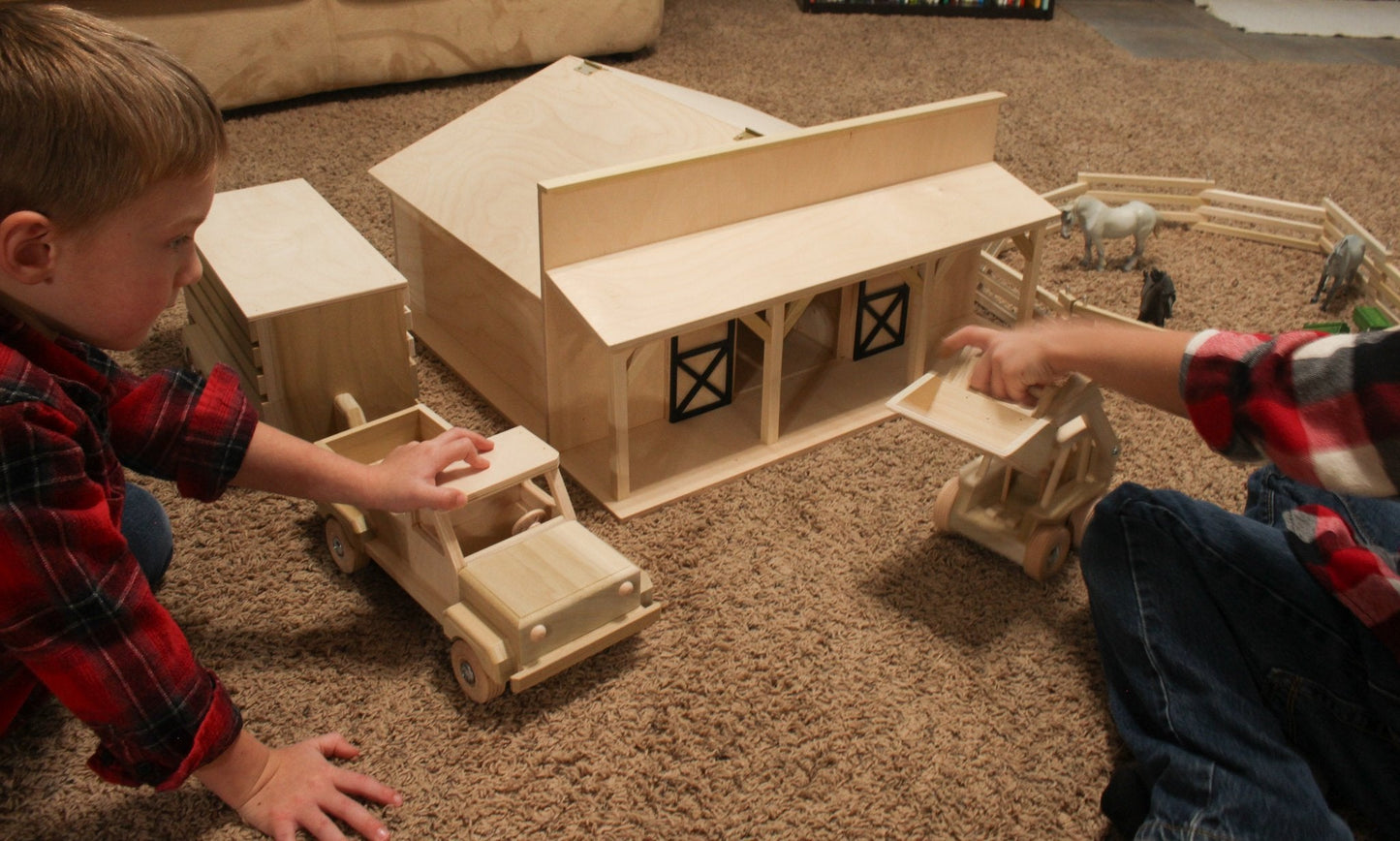 Amish Large Wooden Western Horse Barn Toy