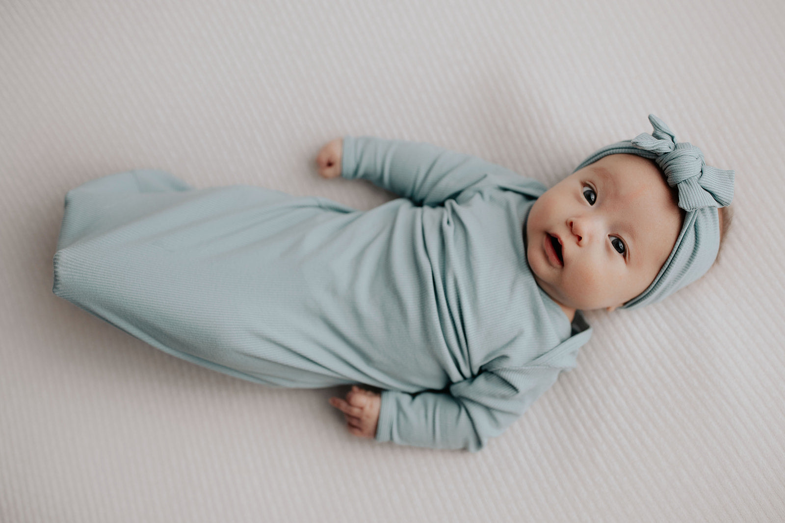 variant:style=Gown & Bow