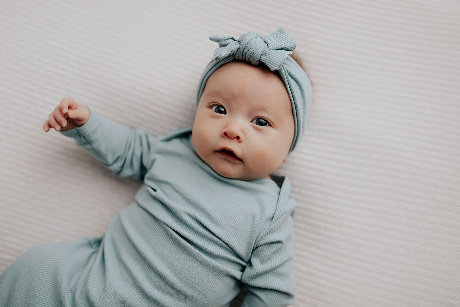 variant:style=Gown & Bow