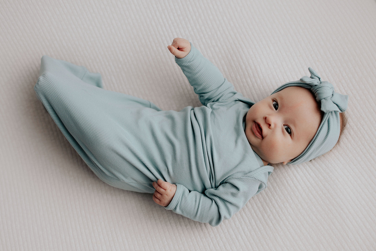 variant:style=Gown & Bow